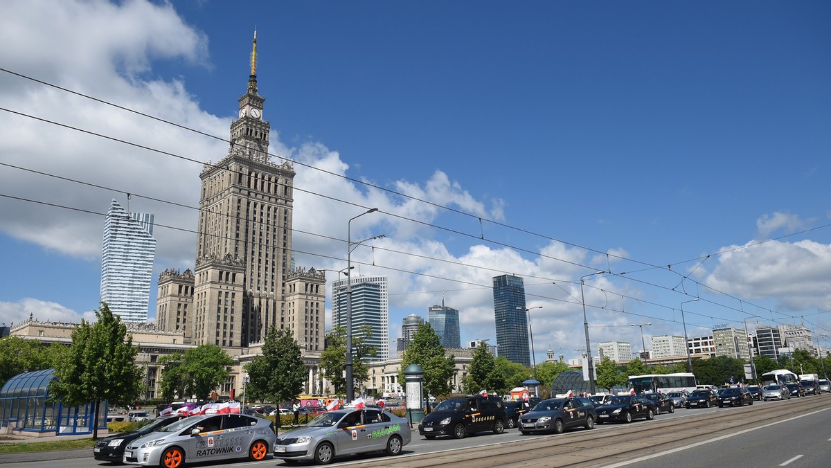 Warszawa: zapadł się fragment jezdni na Alejach Jerozolimskich