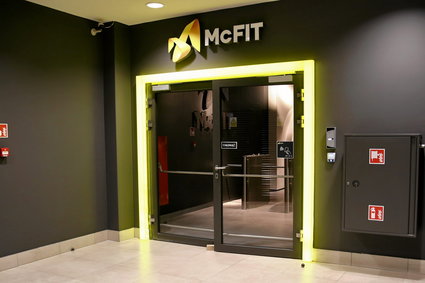 Klient sieci McFit skorzystał ze specjalnej oferty, ścigał go windykator