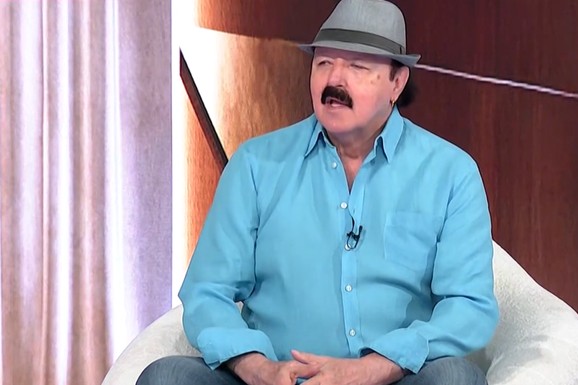 NEPRIJATNO Džinović kasnio na snimanje emisije, pa ŠOKIRAO ZAHTEVOM čim je došao! Voditeljka u čudu: "Jeste nervozni?", Haris odbrusio: "Neću tako", priznao da POPRILIČNO PIJE