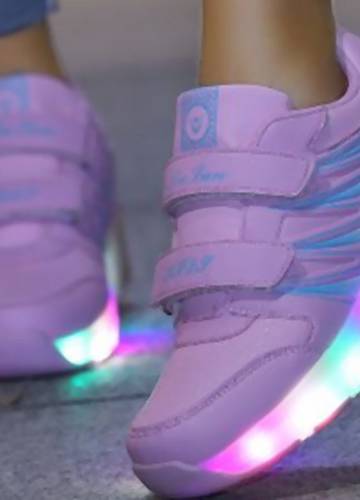 Świecące, ledowe buty, które kochają nasze dzieci nie są w pełni  bezpieczne? | Ofeminin