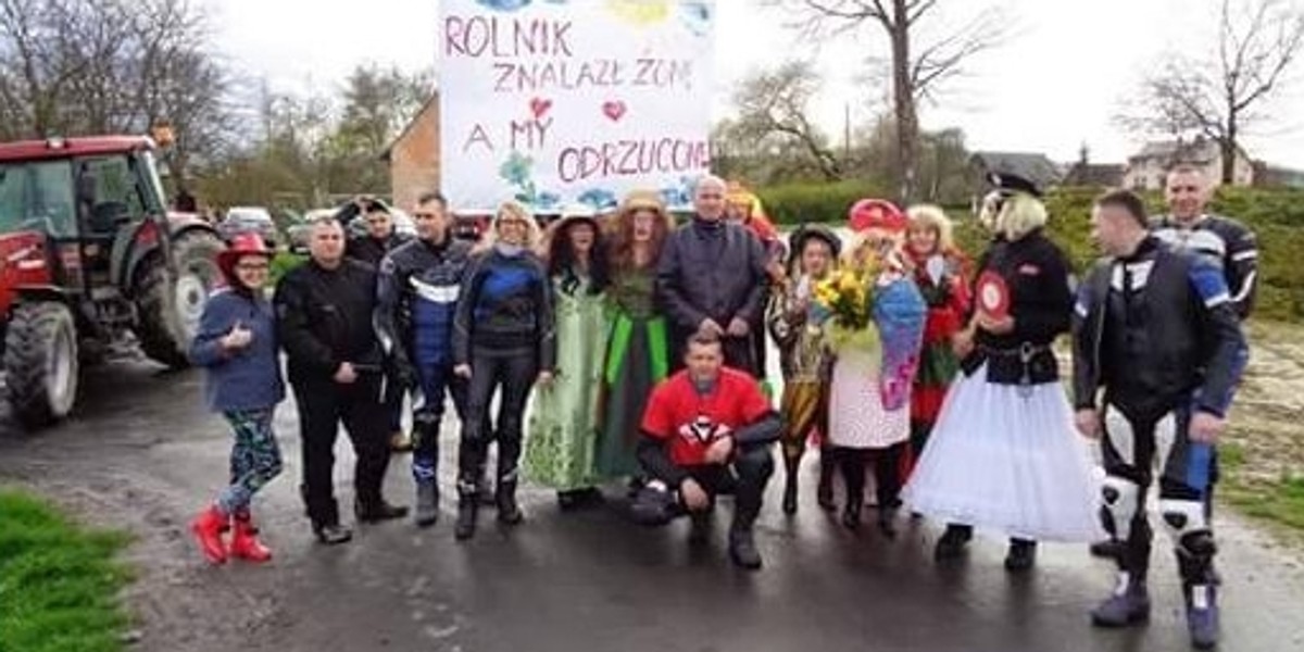 „Rolnik znalazł żonę, a my odrzucone" – ten transparent skierowany był do Grześka z „Rolnik szuka żony"