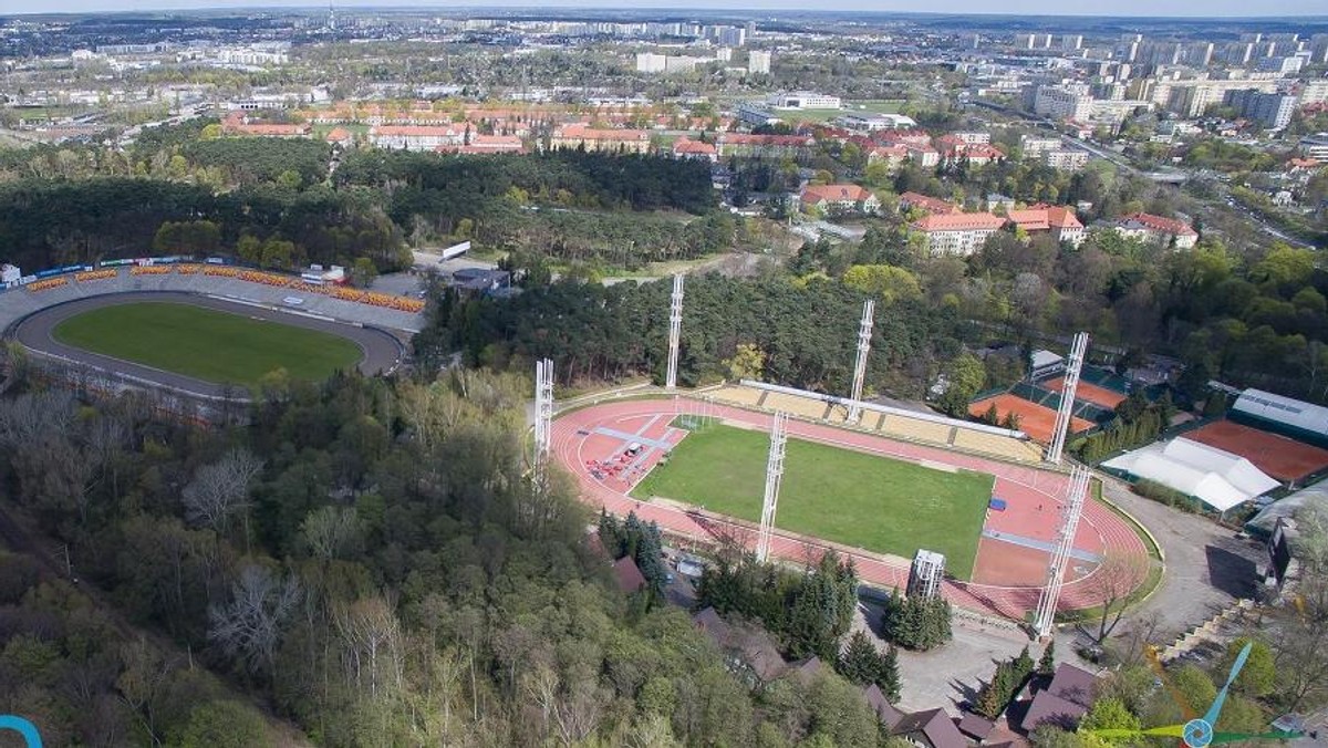 Ważą się losy terenów sportowo-rekreacyjnych na Golęcinie, które już od kilku lat czekają na koncepcję zagospodarowania. W ciągu najbliższego miesiąca ma zapaść decyzja w tej sprawie. Obecnie spór dotyczy przede wszystkim lokalizacji hali sportowej. Swoje pomysły przedstawiły rady osiedli - jako strona społeczna oraz Poznańskie Ośrodki Sportu i Rekreacji, reprezentujące miasto.