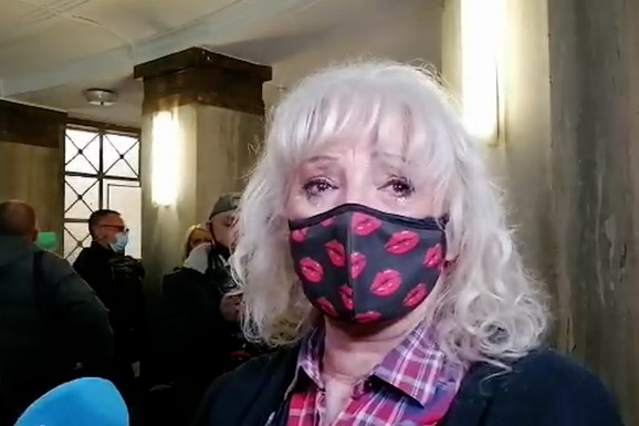 NAŠOJ PEVAČICI MUŽ NIKADA NIJE REKAO DA JE LEPA Plakala zbog vile od milion evra: "Nanosite mi bol, nisam kriva"