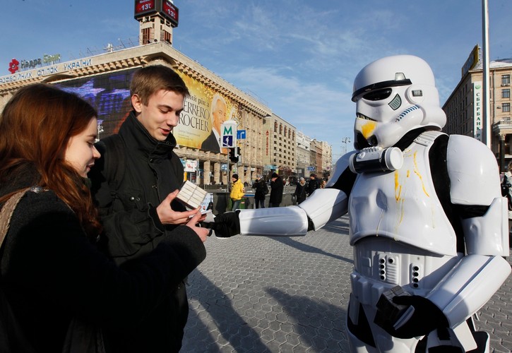 Lord Vader i jego szturmowcy podpowiadają, jak przetrwać koniec świata
