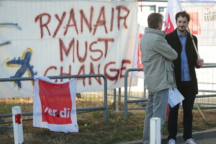 Kontrola inspektorów pracy w Ryanair Sun. Badają spółkę, która ma przejąć rejsowe loty