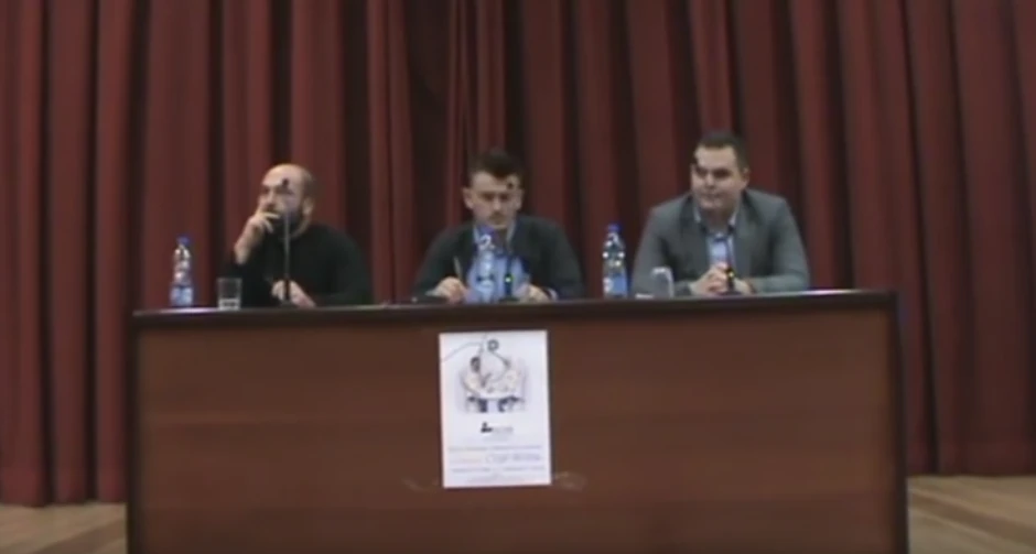 SUDAR SVETOVA Levo Jerej Milićević, u sredini moderator diskusije, desno ateista Dragićević