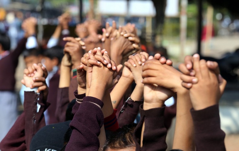 Żałoba po ataku na szkołę w Pakistanie, w którym zginęło 132 uczniów