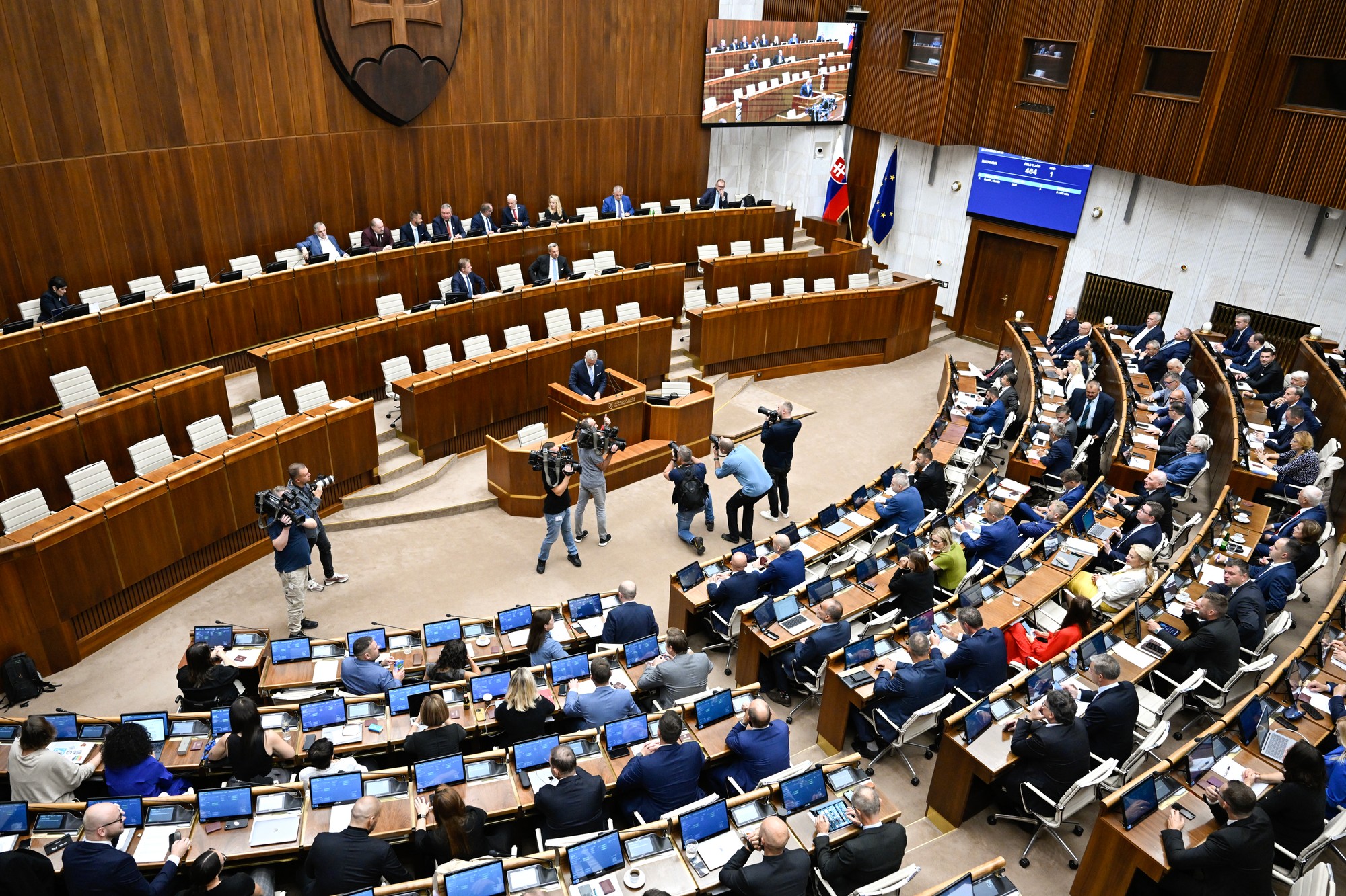 Mimoriadna schôdza k odvolávaniu podpredsedu parlamentu Šimečku.