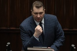 Senat odrzucił w całości nowelizację prawa oświatowego, znaną powszechnie jako lex Czarnek. „Ta ustawa jest sprzeczna przede wszystkim z interesem samych dzieci – komentuje senatorka KO Magdalena Kochan. Teraz ustawa trafi z powrotem do Sejmu.