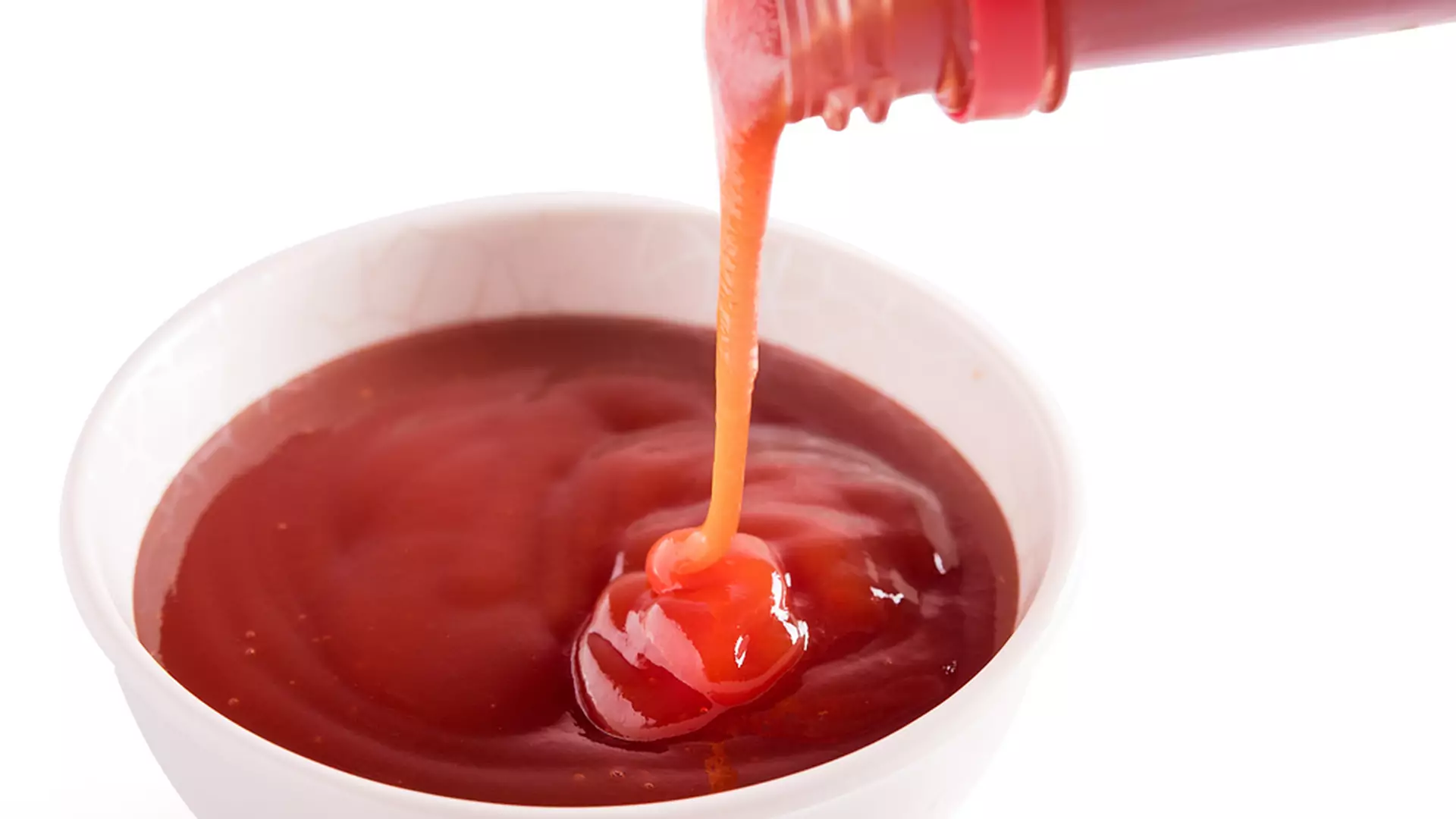Genialny sposób na wykorzystanie ketchupu do ostatniej kropli [wideo]