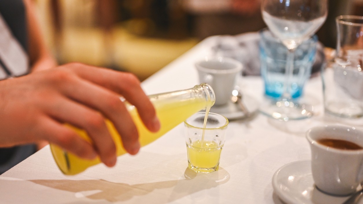 Tragédia po limoncelle. (Ilustračný obrázok)