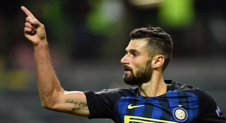 Inter Milan's midfielder Antonio Candreva celebrates after scoring a goal against Southampton on October 20, 2016