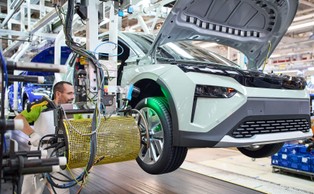 Sprzedaż aut w Europie leci w dół. Co się dzieje w branży?