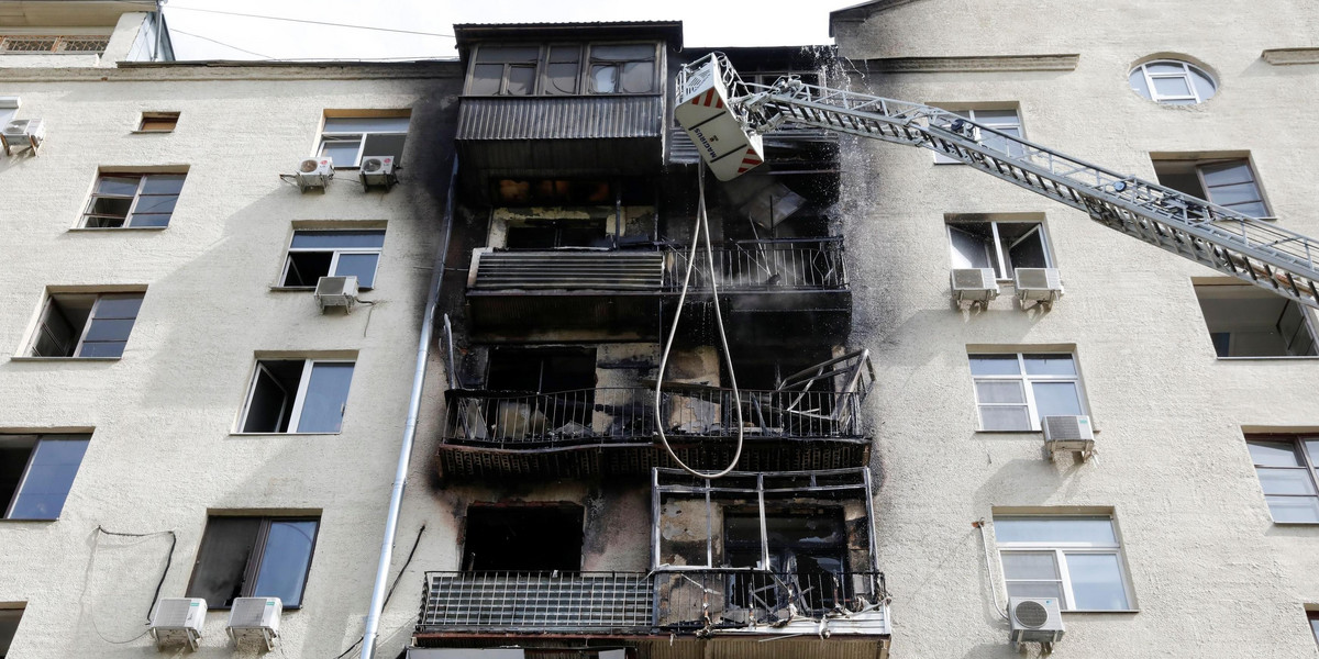 Pożar trawił kilka pięter. Jedna osoba nie żyje. Przerażające nagrania