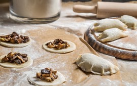 farsz-do-pierogow-metoda-pol-na-pol-ewa-wachowicz-robi-go-tylko-tak