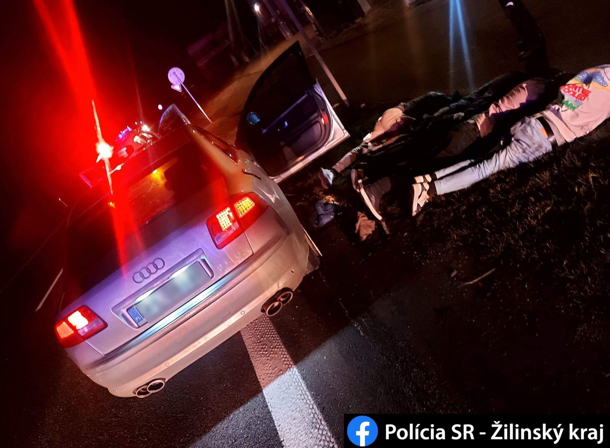 Na Kysuciach zadržala vodiča, ktorý viezol piatich migrantov.