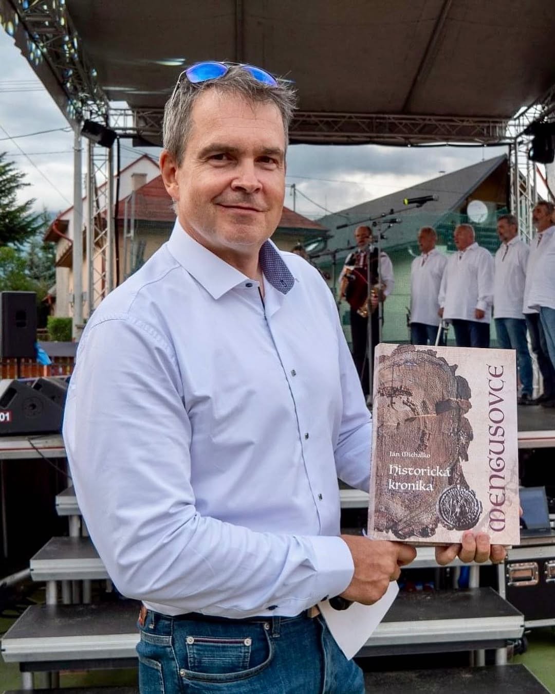Moderátor Gregor Mareš. 