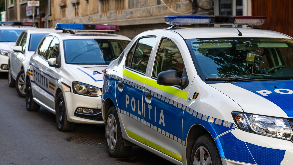 Tatăl plecat din țară va fi judecat pentru moartea copilului înfometat din Galați, alături de mama acestuia, aflată în depresie