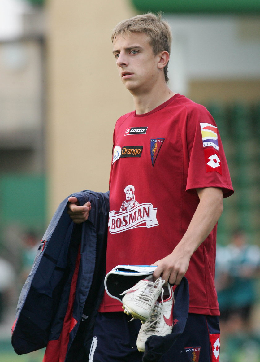 Grosicki jako junior Portowców odnosił sukcesy. Największy to bezapelacyjnie triumf w Coca-Cola Cup 2003.