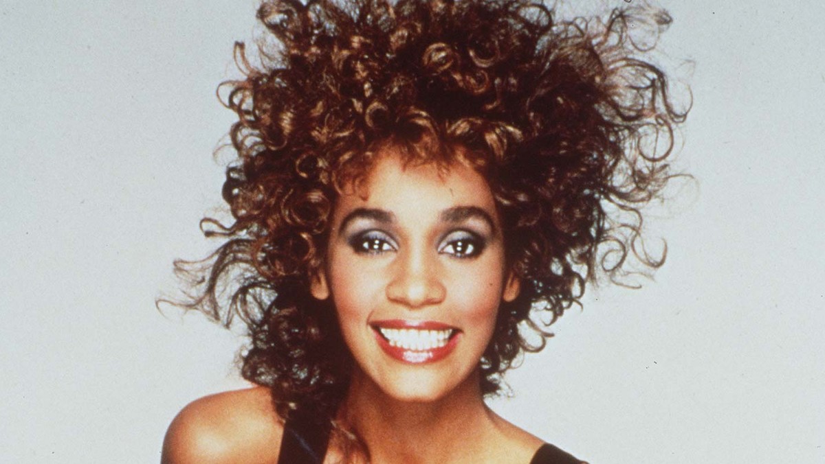 W latach 1988-1999 FBI przeprowadziło dochodzenie w trzech różnych sprawach dotyczących Whitney Houston. Agencja postanowiła odtajnić akta tragicznie zmarłej piosenkarki.