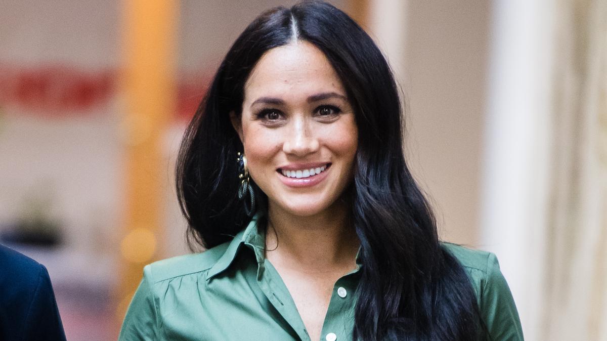 Itt meg mi történik? Mit keres Meghan Markle esküvői ruhában? 