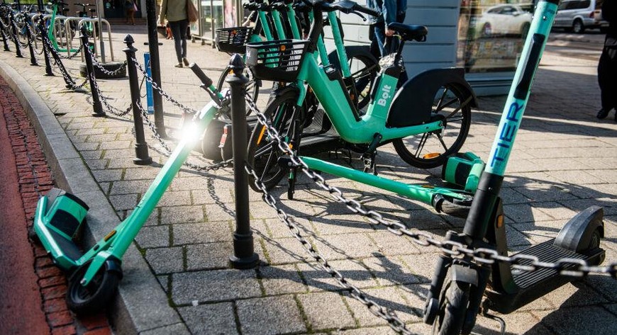 Kraków rozpoczął procedurę podpisywania umowy z operatorami hulajnóg elektrycznych, która ma uporządkować prowadzenie tych usług w mieście.