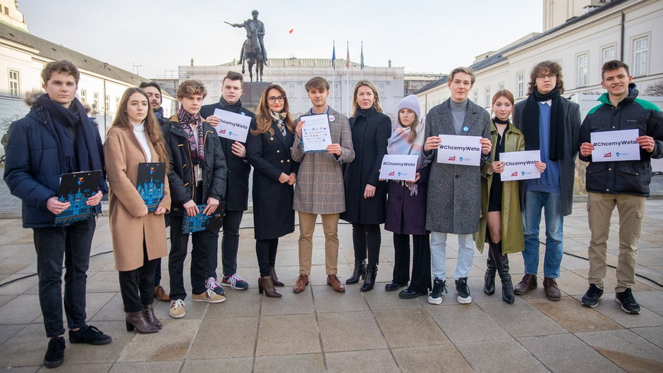 Konferencja i apel o zawetowanie "lex Czarnek" przed Pałacem Prezydenckim