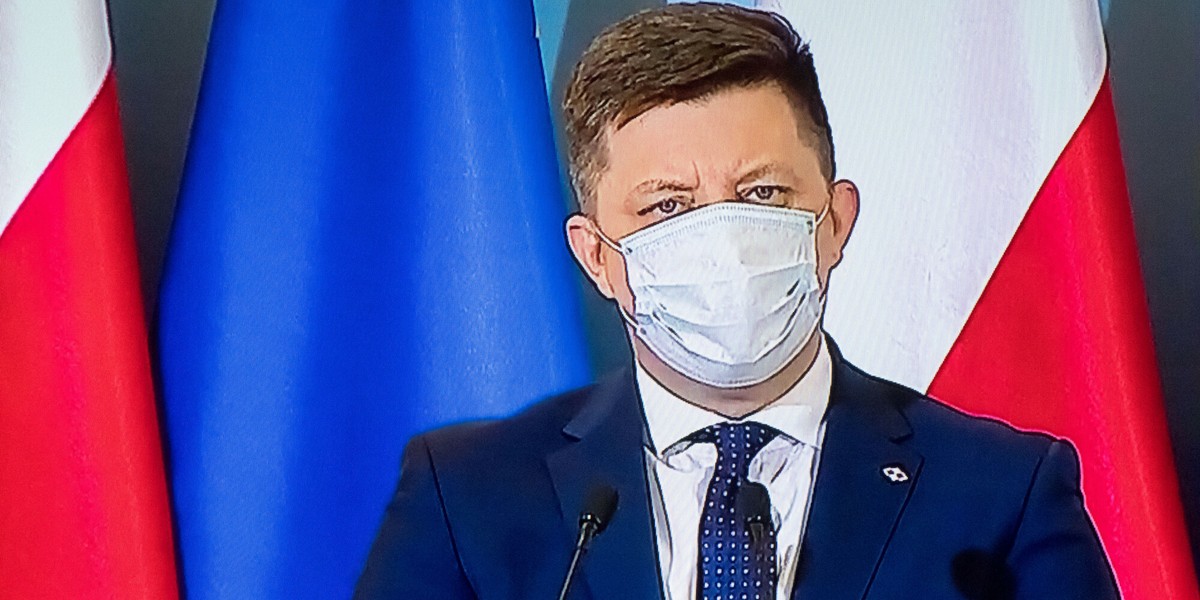 Minister Michał Dworczyk poinformował o kolejnych dostawach szczepionki Pfizer-BioNTech do Polski. 