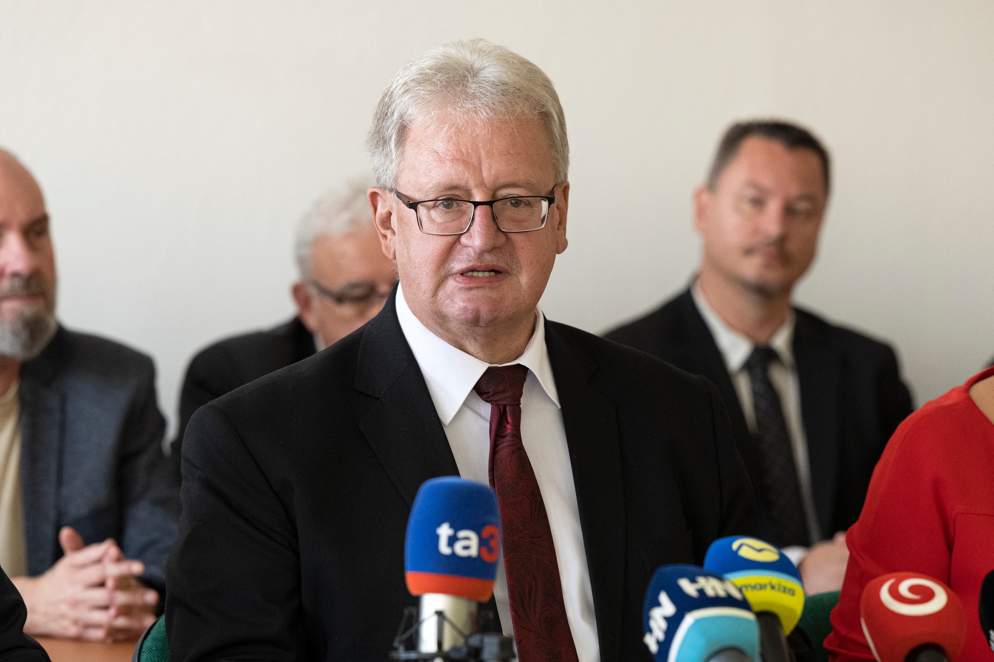 Predseda Štátnej komisie pre voľby a kontrolu financovania politických strán Ladislav Orosz.