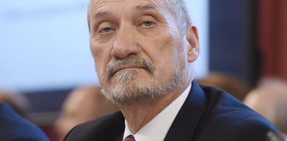 Macierewicz krytykuje artykuł „Sieci” o trotylu