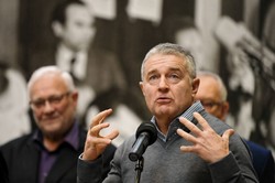 Frasyniuk do Trzaskowskiego i Czarzastego: Na ulicę liderzy, bronić obywateli!