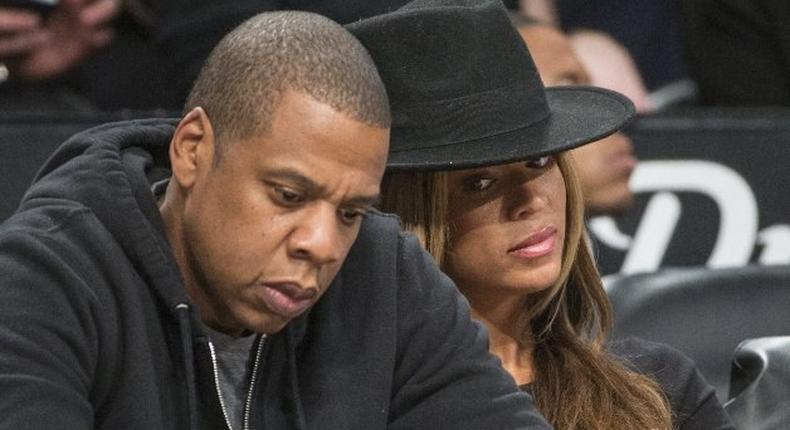 Beyonce Pictured Peeping Into Husband Jay-Z's Phone During Basket Ball Game