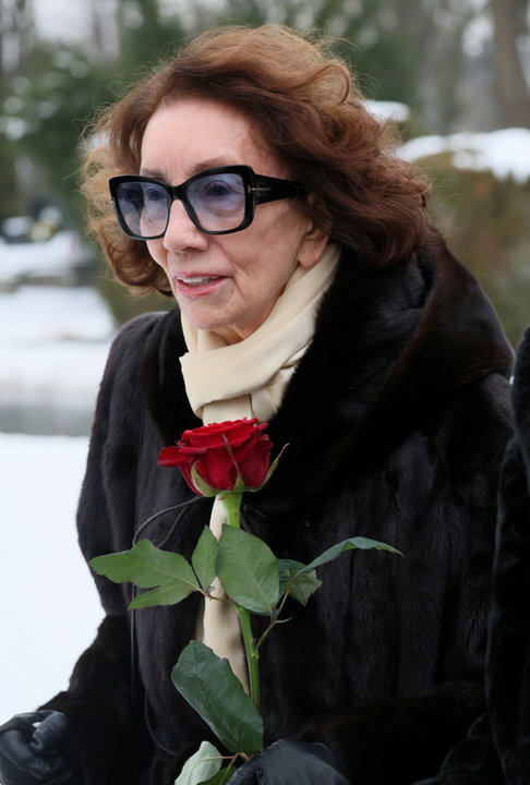 Olga Lipińska na pogrzebie Janusza Majewskiego