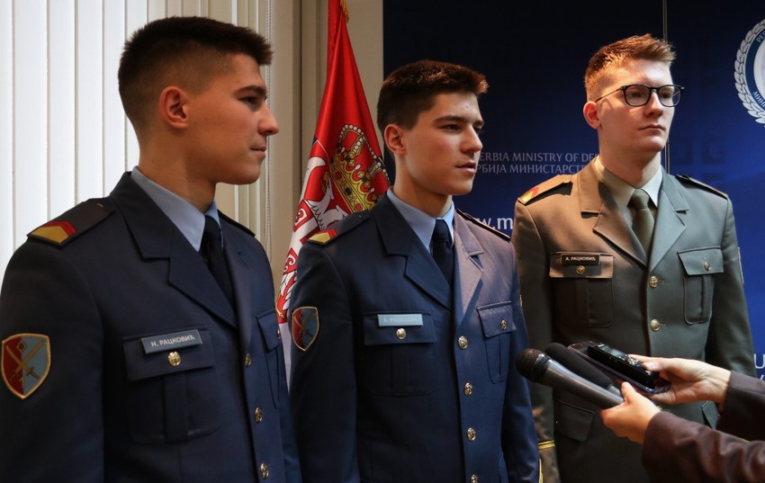 Ministarstvo odbrane ponosno na blizance Racković