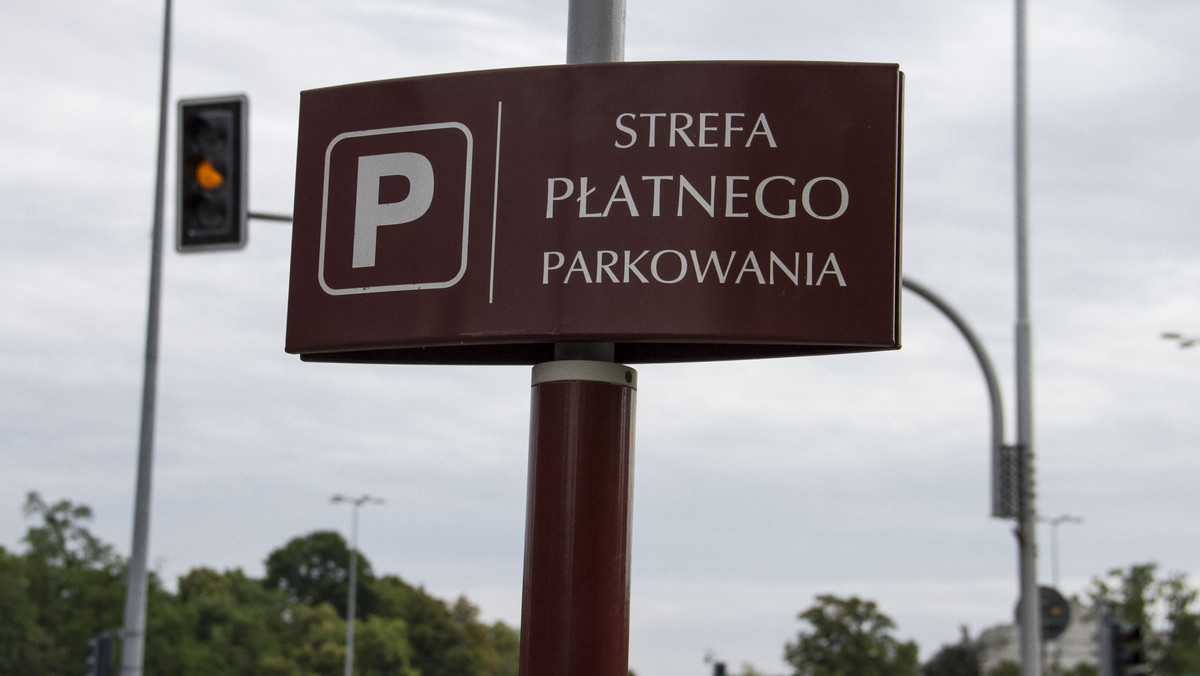 Od 1 czerwca krakowska Strefa Płatnego Parkowania (SPP) zostanie poszerzona o część Krowodrzy, część Grzegórzek i Dębniki. Natomiast już od teraz mieszkańcy mogą kupować abonamenty postojowe w nowych podstrefach.