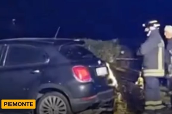 BEBA IZLETELA IZ AUTA, PREGAZILO JE DRUGO VOZILO Horor nesreća kod Torina: Majka hitno prevezena u bolnicu