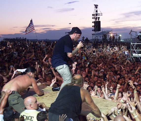 Woodstock '99. Zamieszki po koncercie Limp Bizkit