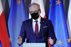 Rektor WUM był obecny podczas szczepień artystów? Jest oświadczenie Gacionga