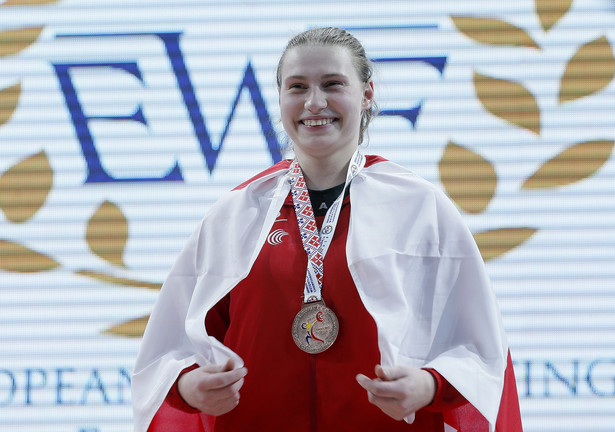 Kinga Kaczmarczyk na podium mistrzostw Europy. Zdobyła brąz w kategorii 90 kg