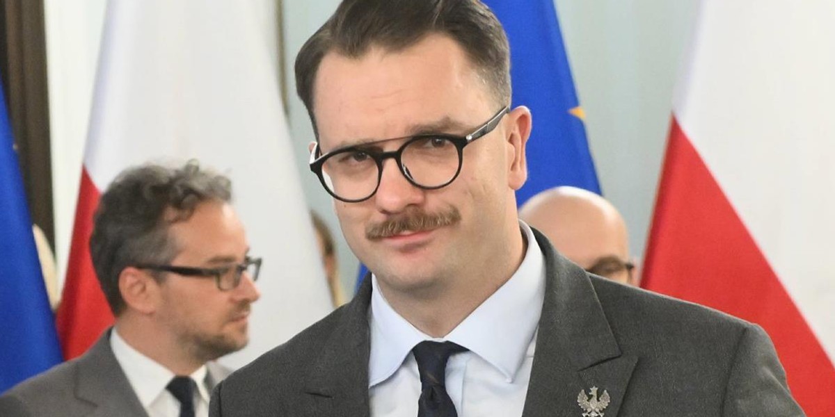 "WP": Łukasza Mejzę wspierała fabryka trolli? "Zdjęcia wygenerowała sztuczna inteligencja".