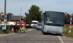 Przerażające nagranie z przejazdu kolejowego. Teraz policja szuka kierowcy szkolnego autobusu [WIDEO]