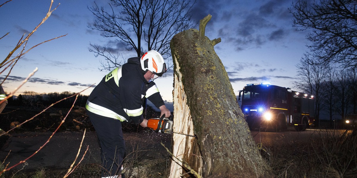 Strażacy mają pełne ręce roboty, a numer 112 może nie działać.