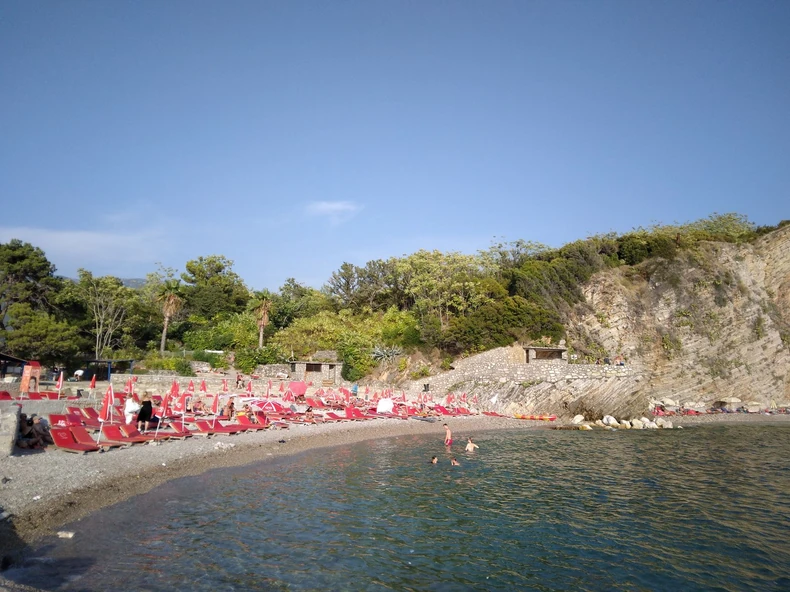 Plaža more Crna Gora pokrivalica