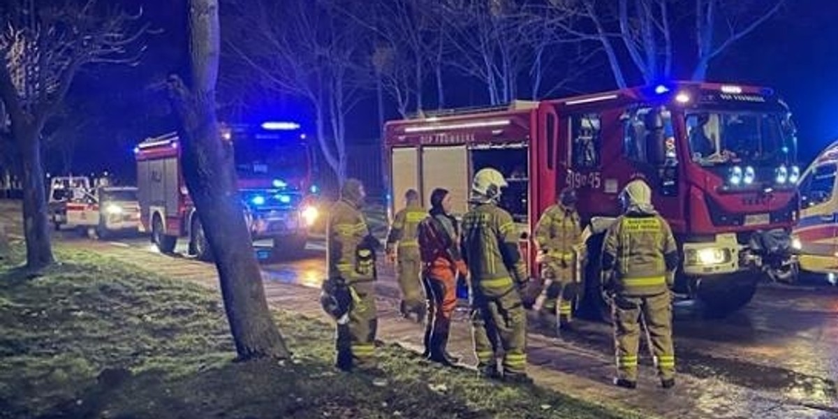 Frombork. Biegacz poślizgnął się i wpadł do wody.