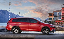 Fiat Tipo Cross kombi wjeżdża do Polski. Nie tylko bagażnik robi różnicę