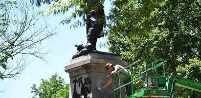 Usunięto napisy z pomnika Tadeusza Kościuszki