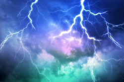 Burze i podtopienia. Alert RCB dla dziewięciu województw