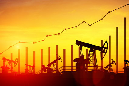 Ropa naftowa drożeje, bo spada napięcie między USA i Chinami