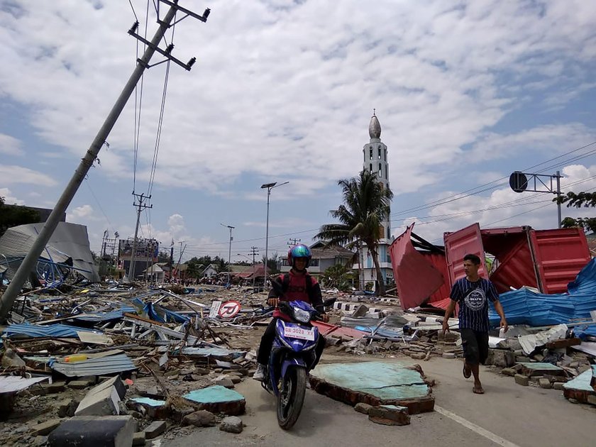 Indonezja: Rośnie liczba ofiar trzęsienia ziemi i tsunami na Sulawesi