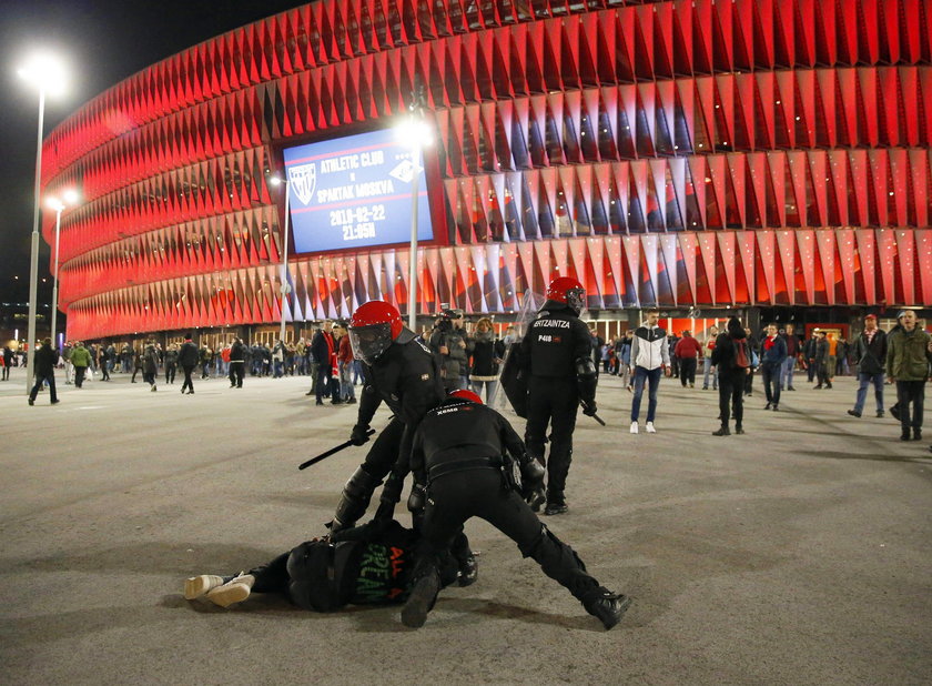 Walki kibiców na ulicach Bilbao